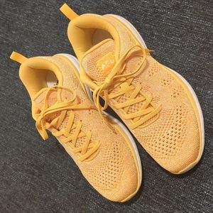 APL Techloom Pro tennis shoes